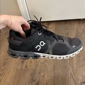 On Running Cloudflow Black and White Athletic Shoes / SZ 10.5 Men's